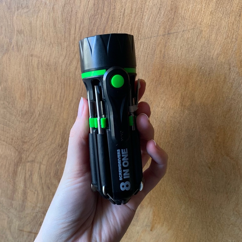 Multi-Function Flashlight Tool! - Picture 4 of 7